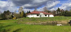 Nieruchomoci Bielsko-Biaa Parterowy dom z ogrodem zimowym, stawem, z dua zagospodarowan dziak, widoki na gry