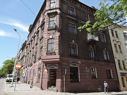 Nieruchomo�ci Bielsko-Bia�a Do sprzedania �adna Kamienica w �cis�ym centrum, w tym 7 mieszka� i 3 lokale