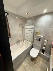 Nieruchomo�ci Bielsko-Bia�a Przestronne mieszkanie z balkonem. Bardzo dobra lokalizacja.