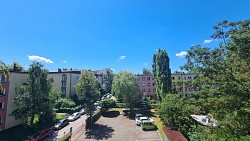 Nieruchomo�ci Bielsko-Bia�a Przestronne mieszkanie z balkonem. Bardzo dobra lokalizacja.